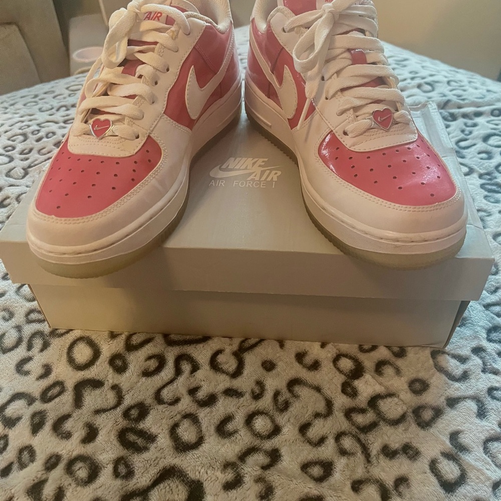 Nike Kids Sneakers in Pink and White - Picture 5 of 5